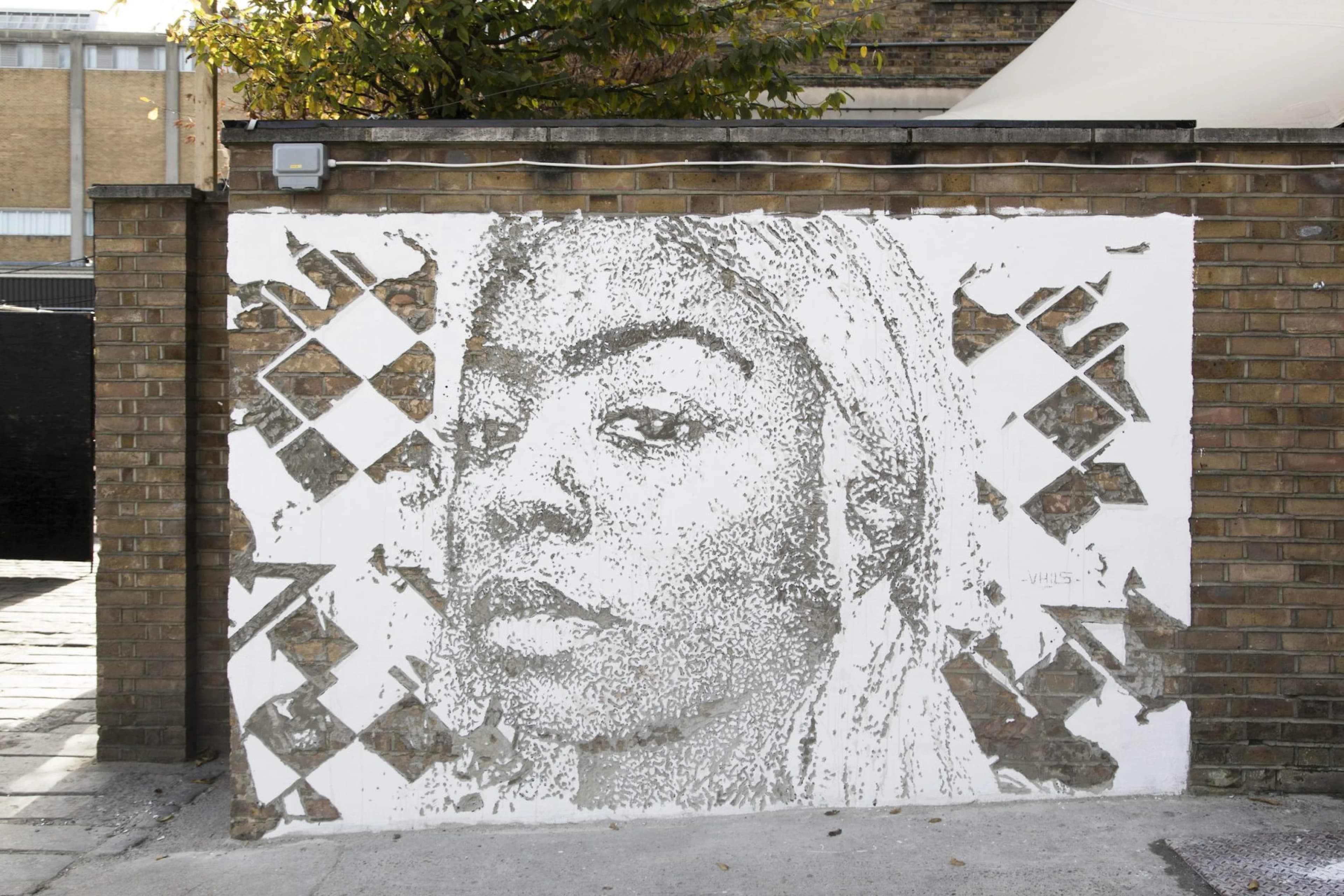 Vhils